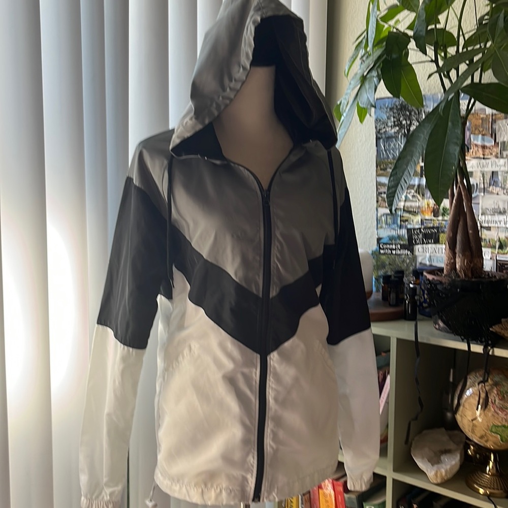 Windbreaker size Small